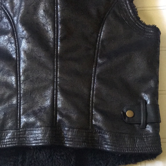 MUDD Black Faux Leather Fur Sherpa Asymmetrical Zip Moto Jacket Vest Sz Large - Picture 11 of 12